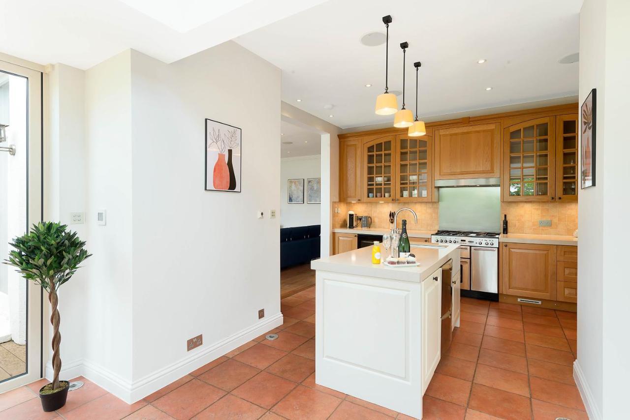 Beautiful Regents Park Apartment 런던 외부 사진